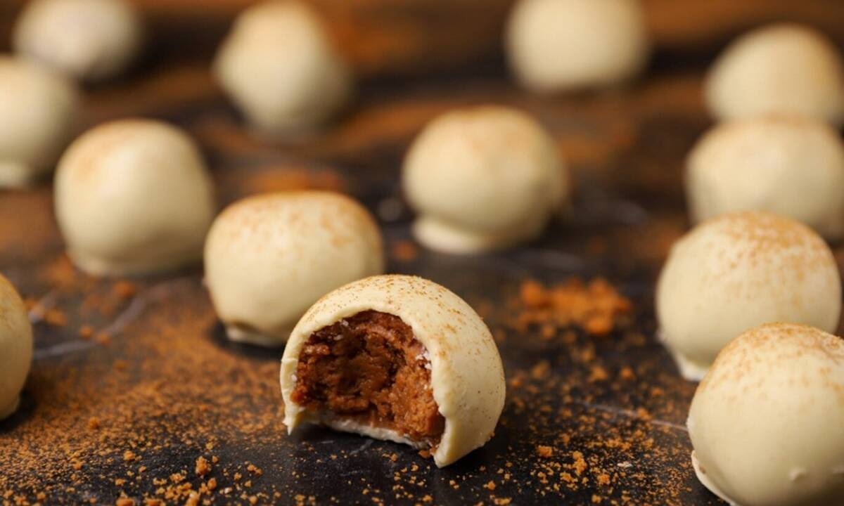 Θα ξετρελαθείς με αυτά τα τρουφάκια με μπισκότα κανέλας και τζίντζερ