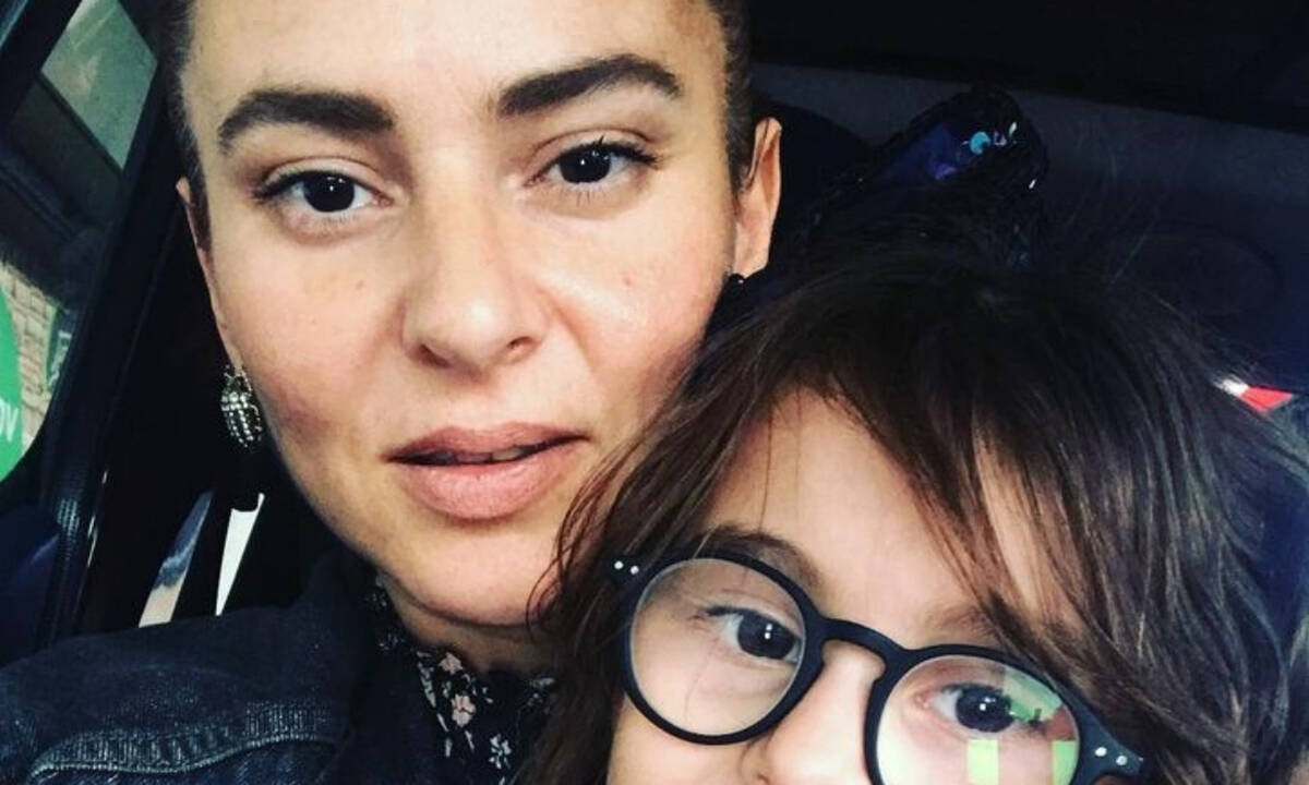 Ζενεβιέβ Μαζαρί: Η τρυφερή φώτο με τα παιδιά της & οι ευχές της για τις γιορτές (pics)