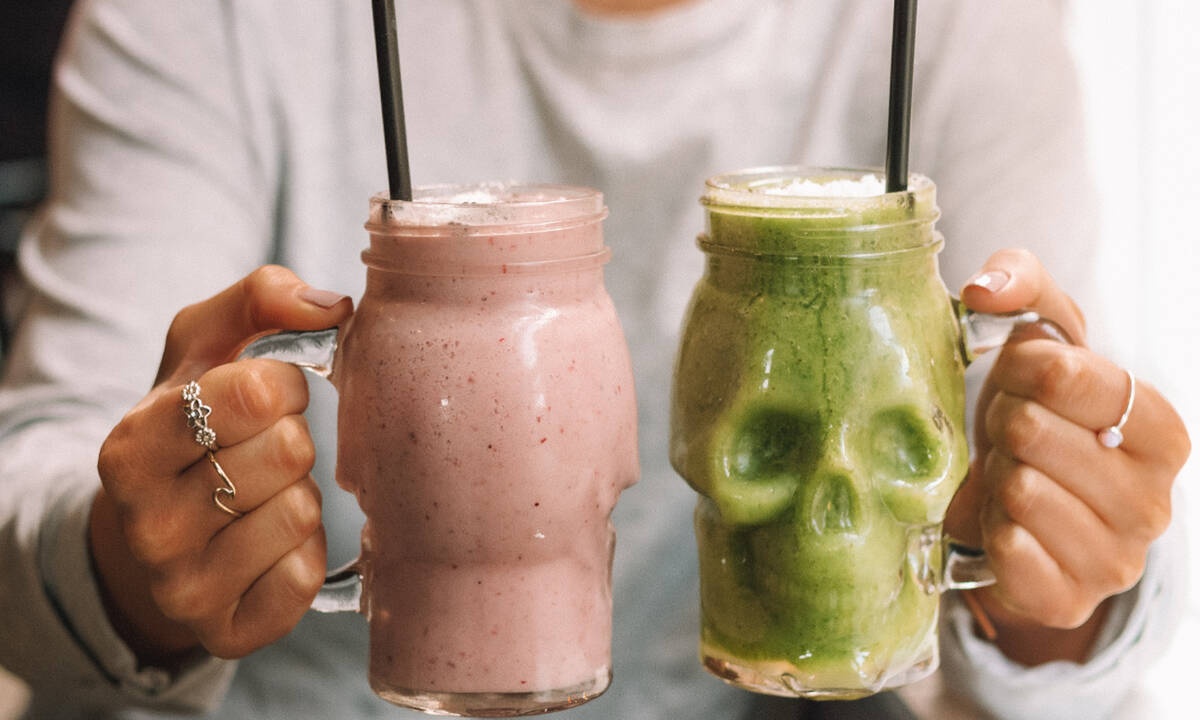 Έφαγες πολύ τα Χριστούγεννα; Πιες αυτό το «πράσινο» smoothie για να ξεφουσκώσεις