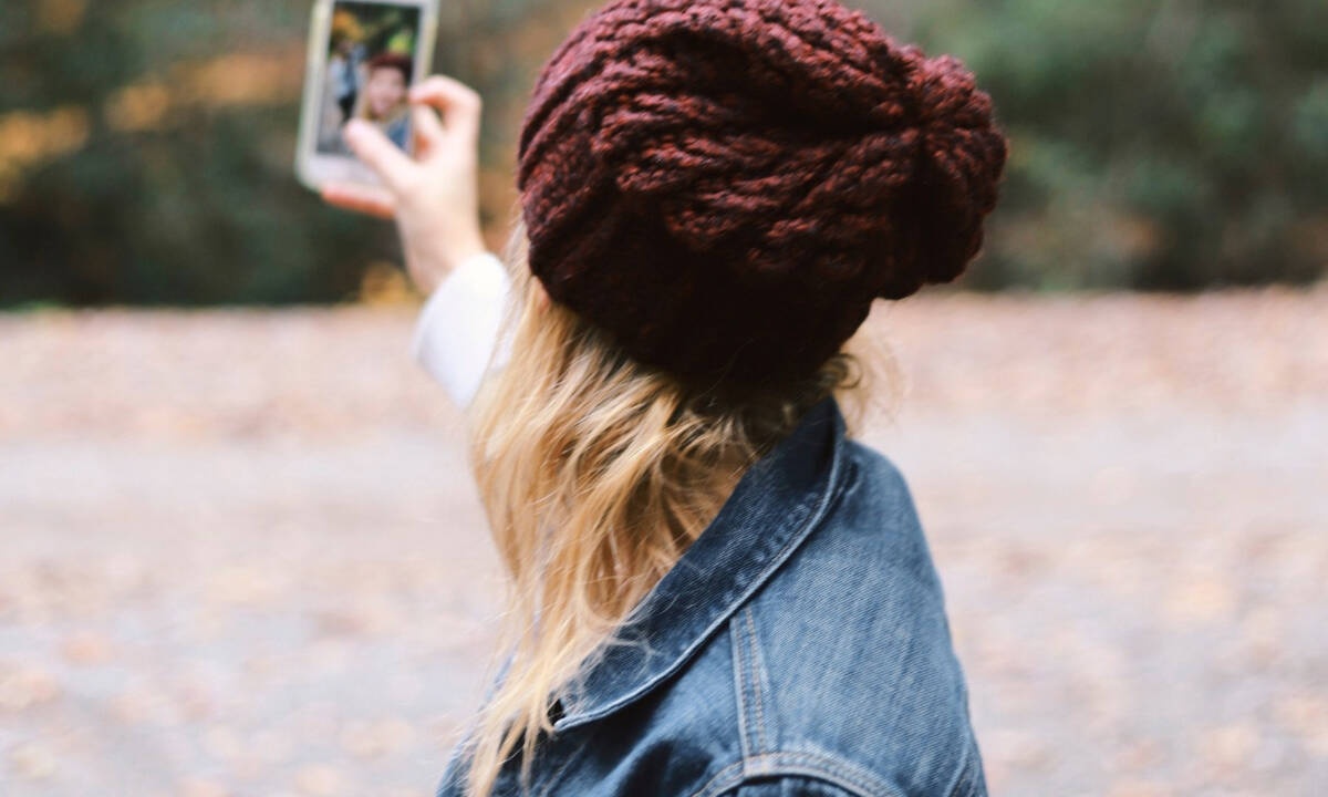 8 μυστικά για να βγάλεις την πιο ωραία selfie στις γιορτές