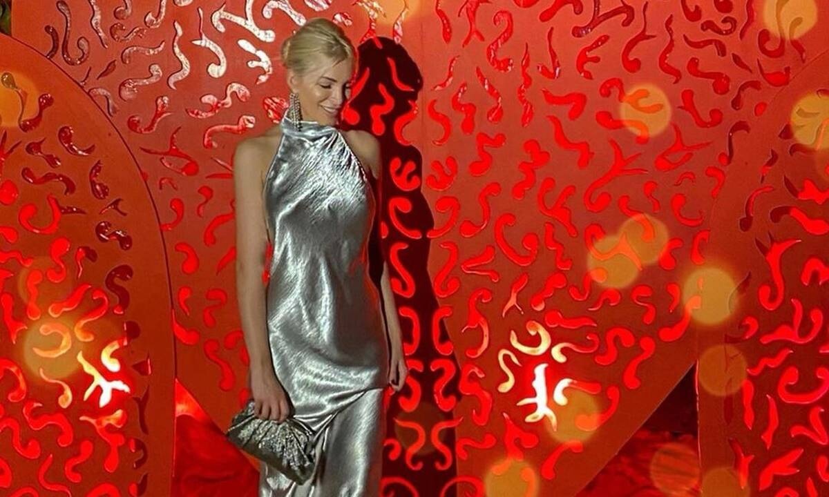 Πρωτοχρονιά 2020: Η Καινούργιου στην παραλία με μπικίνι και θα εντυπωσιαστείς με το βίντεό της