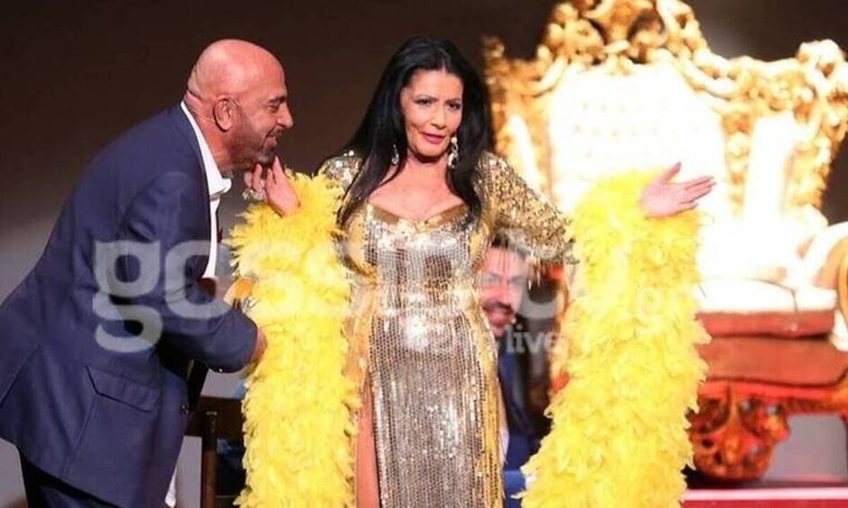 Θέατρο Αθηνά: Happy Birthday Ελλάς: Η παράσταση που κάνει χαμό και πρέπει να δεις κι εσύ! (Photos)