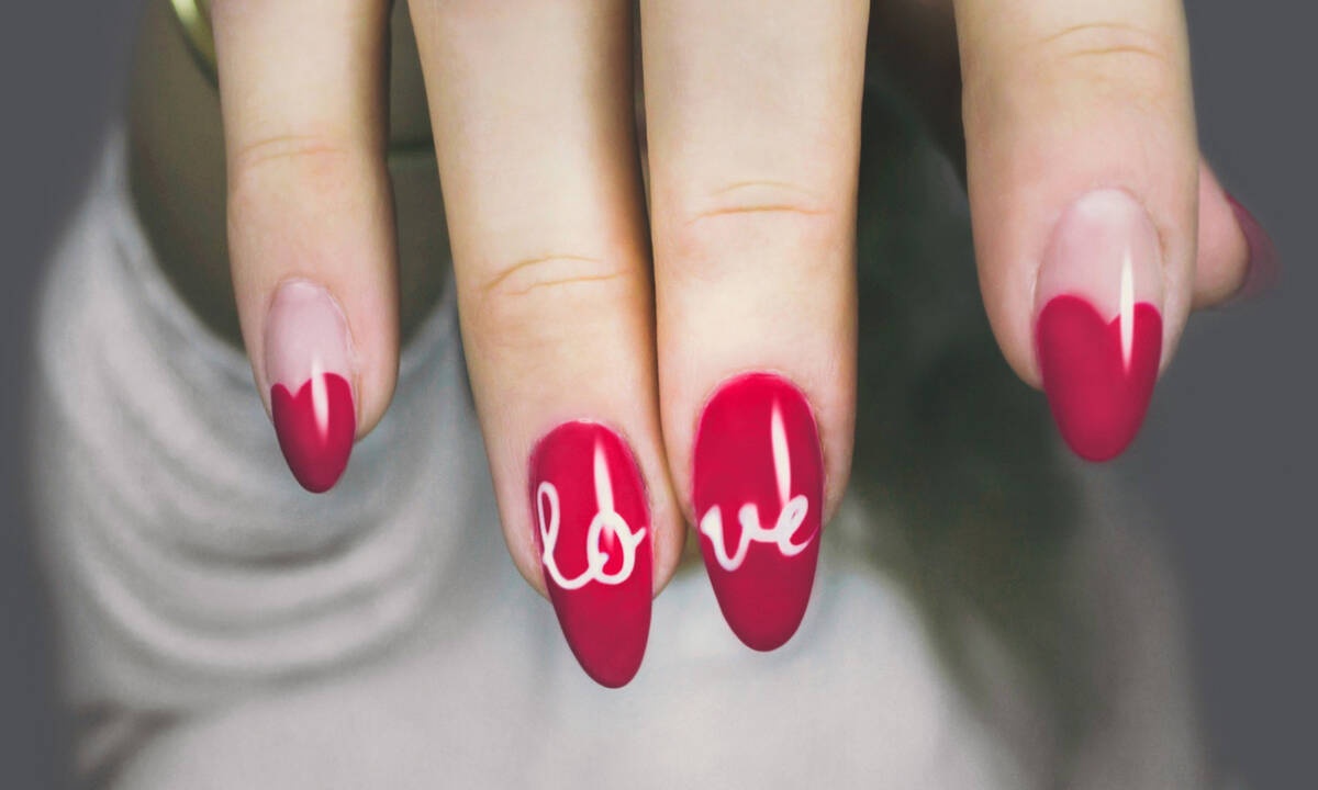 Θέλεις μακριά νύχια; Με αυτά τα 5 βήματα θα τα αποκτήσεις