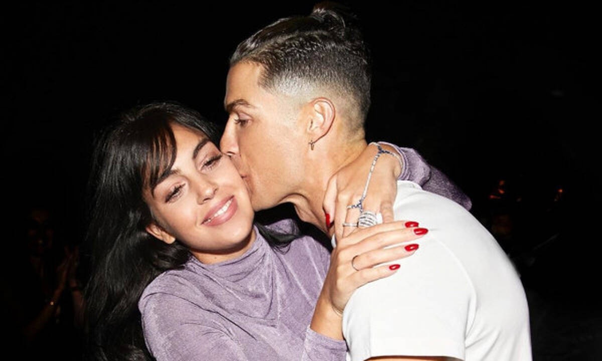 Το κορίτσι του Κριστιάνο σε ένα αποκαλυπτικό βίντεο