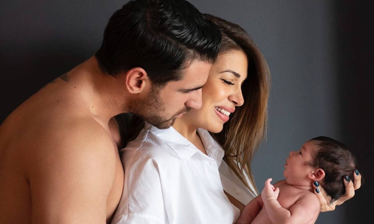 Ελένη Χατζίδου: Δείτε ποιον τρόπο σκέφτηκε για να σταματάει το κλάμα του μωρού (vid+pics)