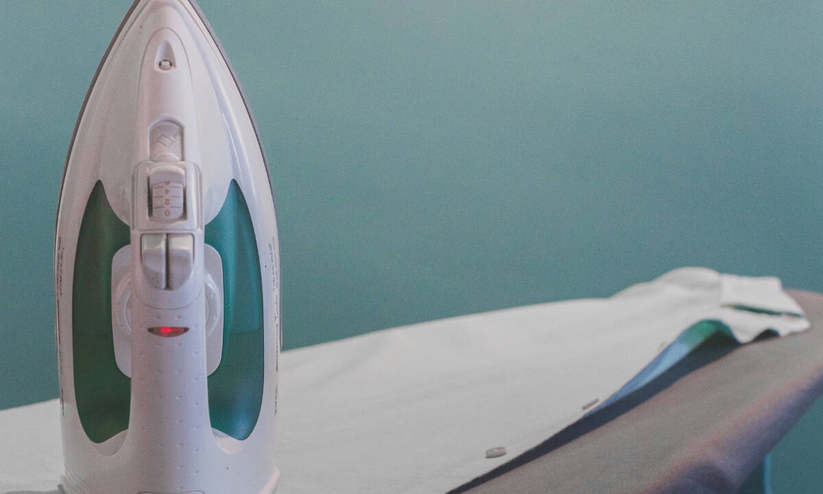 Δες πώς να σιδερώσεις ένα πουκάμισο μέσα σε 1,5 λεπτό