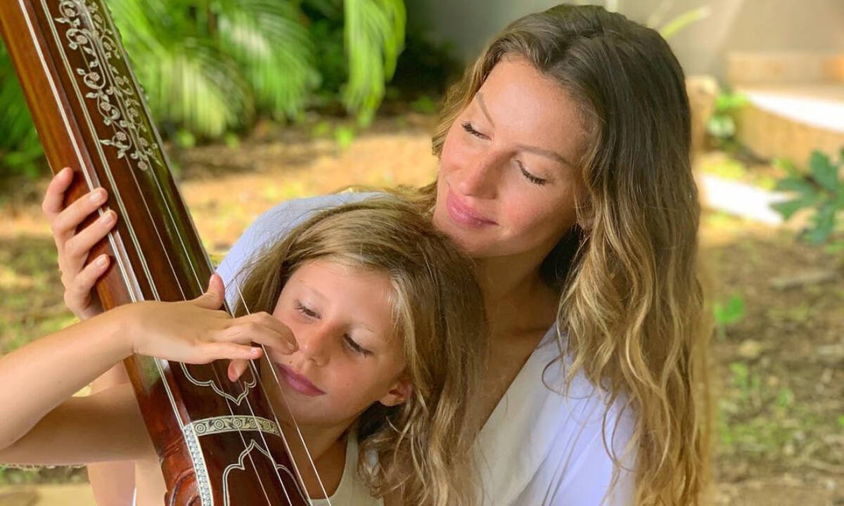 Gisele Bündchen: Μαμά και κόρη μοιάζουν σαν δυο σταγόνες νερό - Οι φώτο που πρέπει να δείτε (pics)