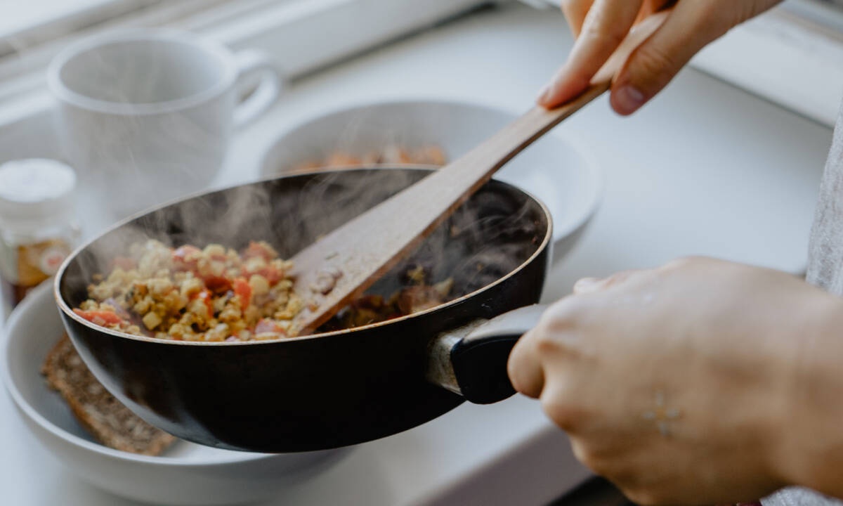 Το μυστικό της γιαγιάς για να μη μυρίζει το σπίτι τηγανίλα