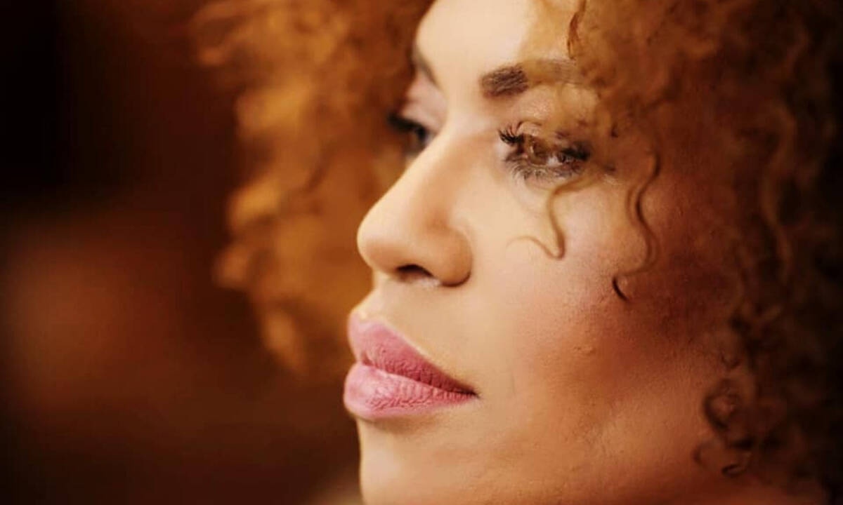 Η Δεβόρα ντύθηκε νύφη και ήταν εκθαμβωτική