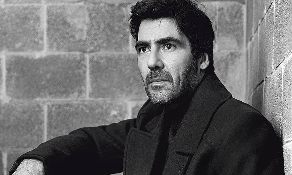 Καρυστινός: Αυτή τη φωτό δεν την περιμέναμε ανήμερα της γιορτής του! Ημίγυμνος στο κρεβάτι (Photos)