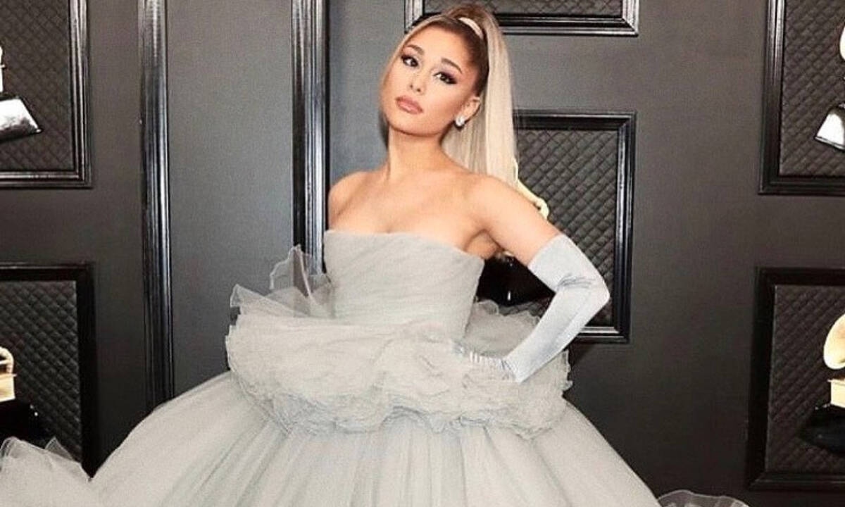 H σπάνια εμφάνιση της Ariana Grande και με τους δύο της γονείς