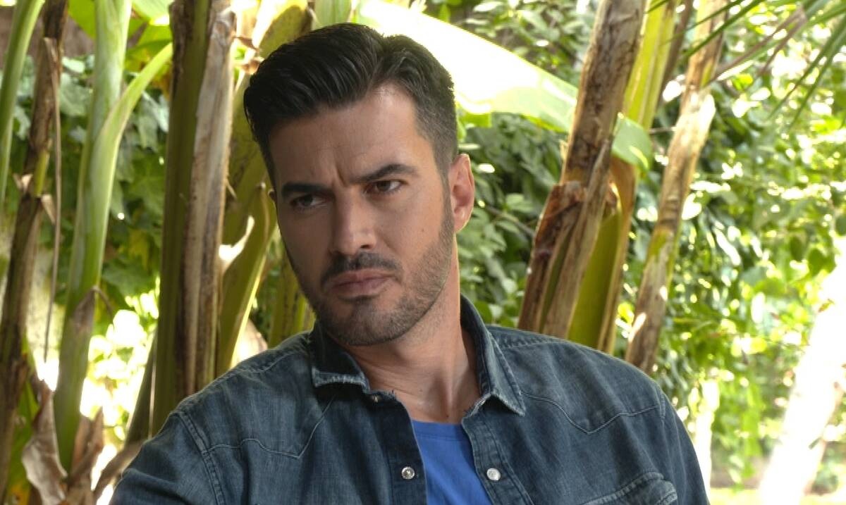 Έλα στη θέση μου: Μετανιωμένος ο Βλάσης για την βραδιά με τη Φαίη (photos)