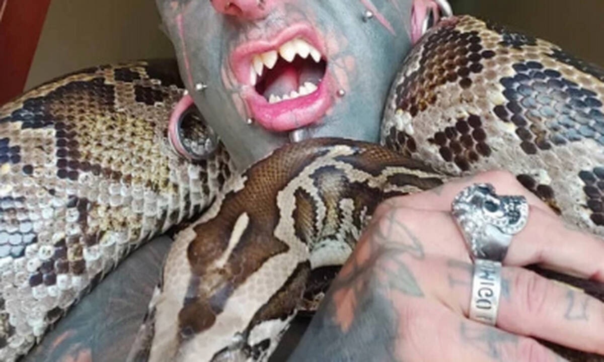 Αυτός είναι ο άνθρωπος - διάβολος! Η όψη του προκαλεί τρόμο! (pics)