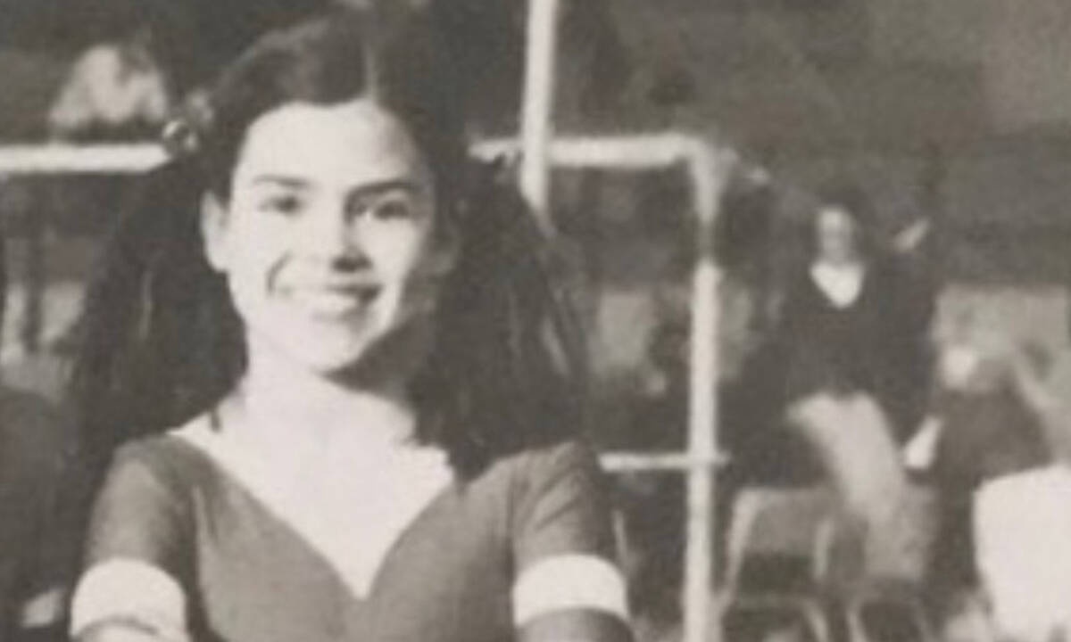 Είναι πασίγνωστη Ελληνίδα ηθοποιός & πριν από μερικές μέρες είχε γενέθλια – Την αναγνωρίζετε; (pic)