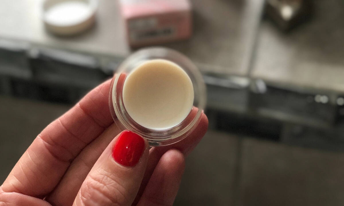 7 χρήσεις του lip balm που δεν είχες φανταστεί ποτέ