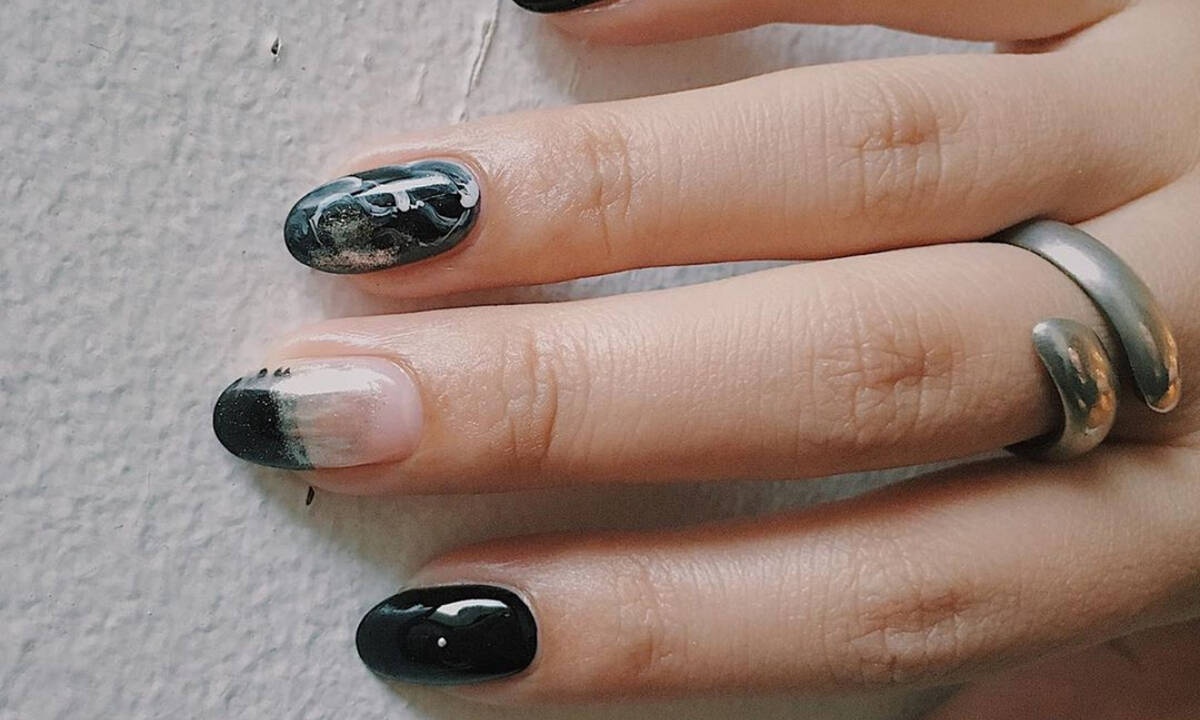 Με αυτές τις nail artists έχουμε φάει «κόλλημα» στο Instagram