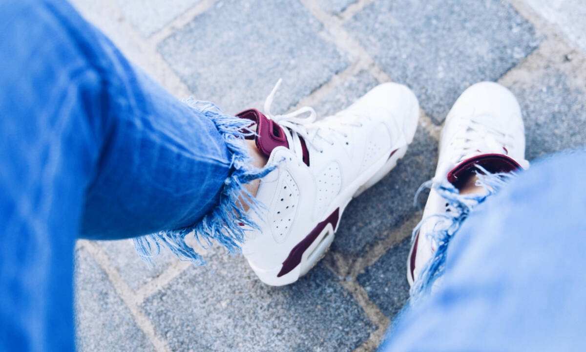 «Πώς να καθαρίσω τα λευκά μου sneakers χωρίς απορρυπαντικό;» 