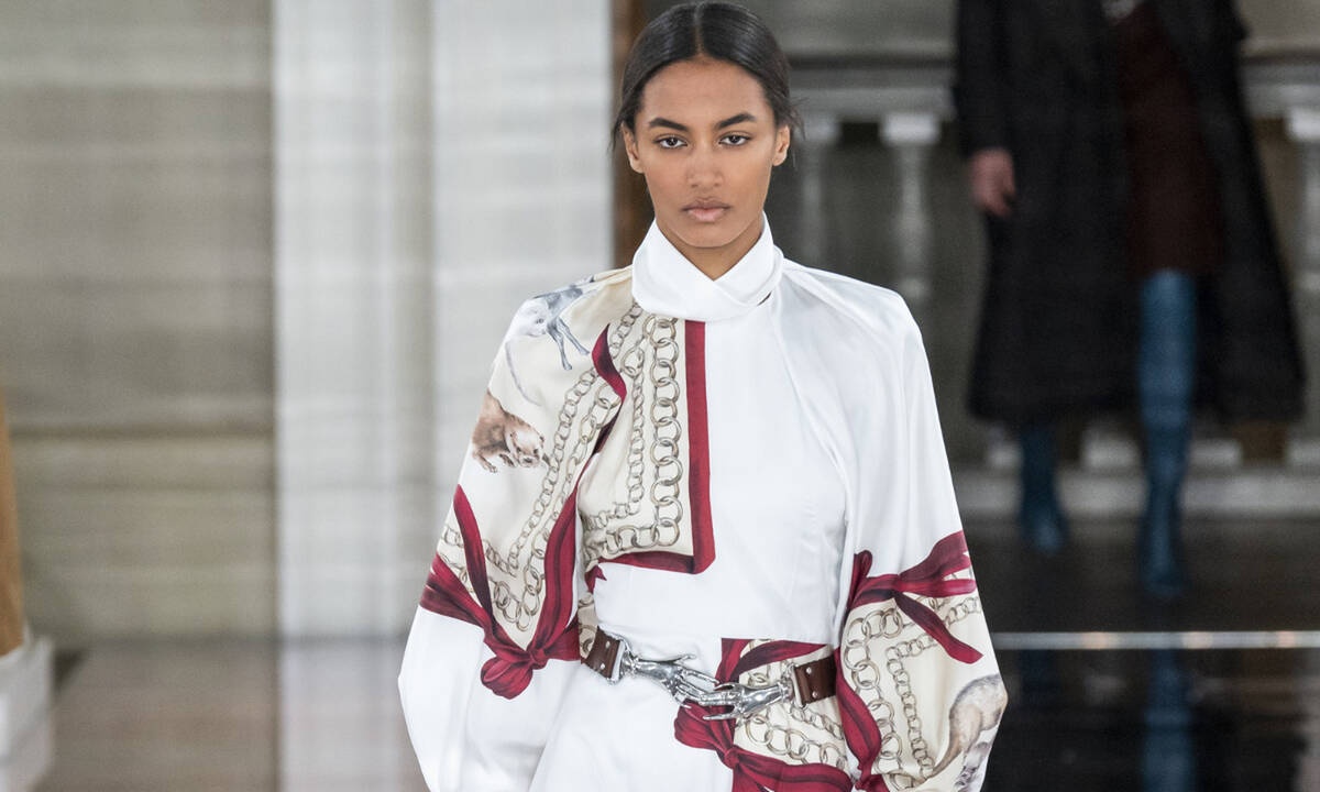 Τα σύνολα της Victoria Beckham που θέλουμε οπωσδήποτε στην γκαρνταρόμπα μας το ερχόμενο Φθινόπωρο