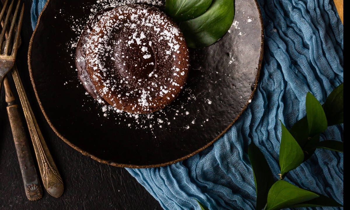 Φτιάξε αυτό το σοκολατένιο κέικ με δύο υλικά και με δύο τρόπους