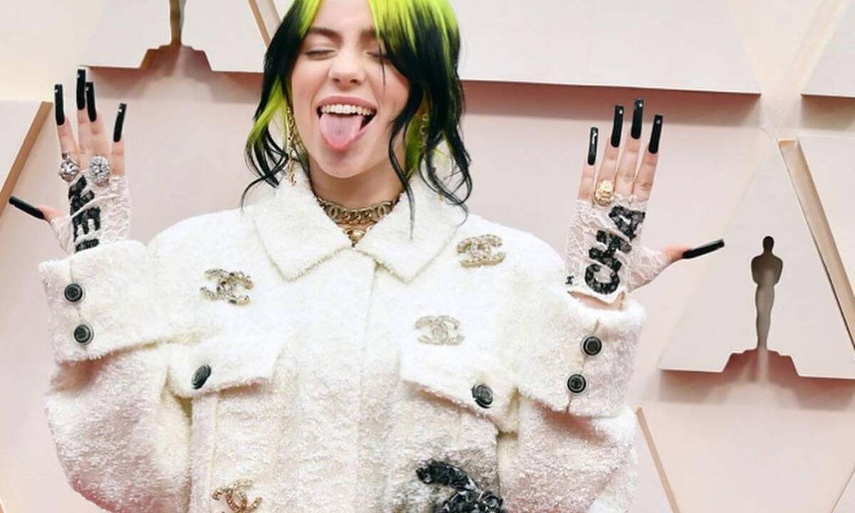 Η Billie Eilish τραγούδησε live το «No Time To Die» κι εμείς προσκυνάμε απλά