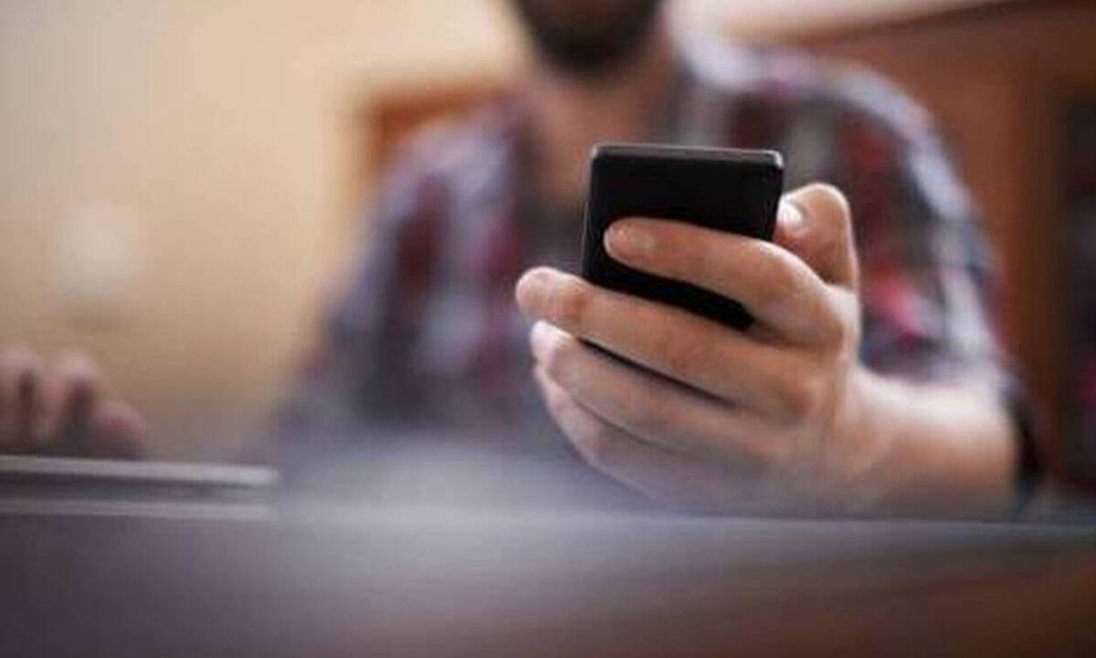 Σάλος με μυστηριώδες μήνυμα σε χιλιάδες κινητά τηλέφωνα (pics)