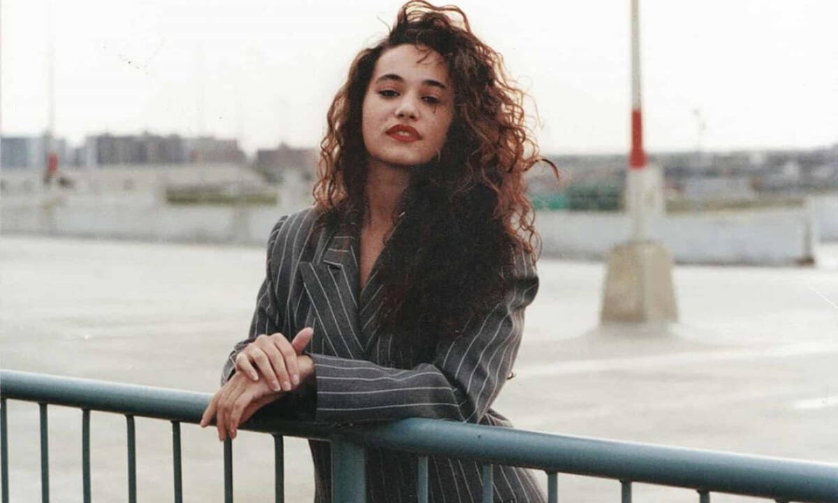 Η εικονιζόμενη είναι πασίγνωστη παίκτρια reality, και δεν θα την αναγνωρίσεις