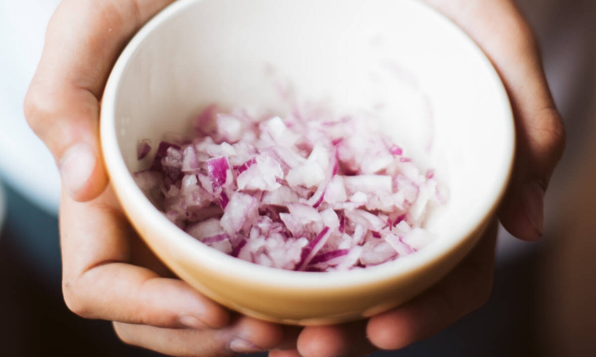 Γιατί δεν πρέπει ποτέ μα ποτέ να βάζεις τα κρεμμύδια στο ψυγείο