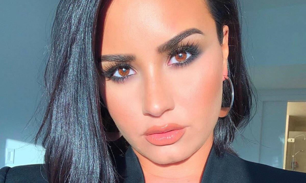 Η Demi Lovato εμφανίστηκε χωρίς ίχνος μακιγιάζ και το Instagram την αποθέωσε