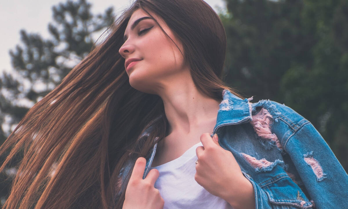 Είσαι άλουστη; 4 τρόποι για να μην το προσέξει κανείς
