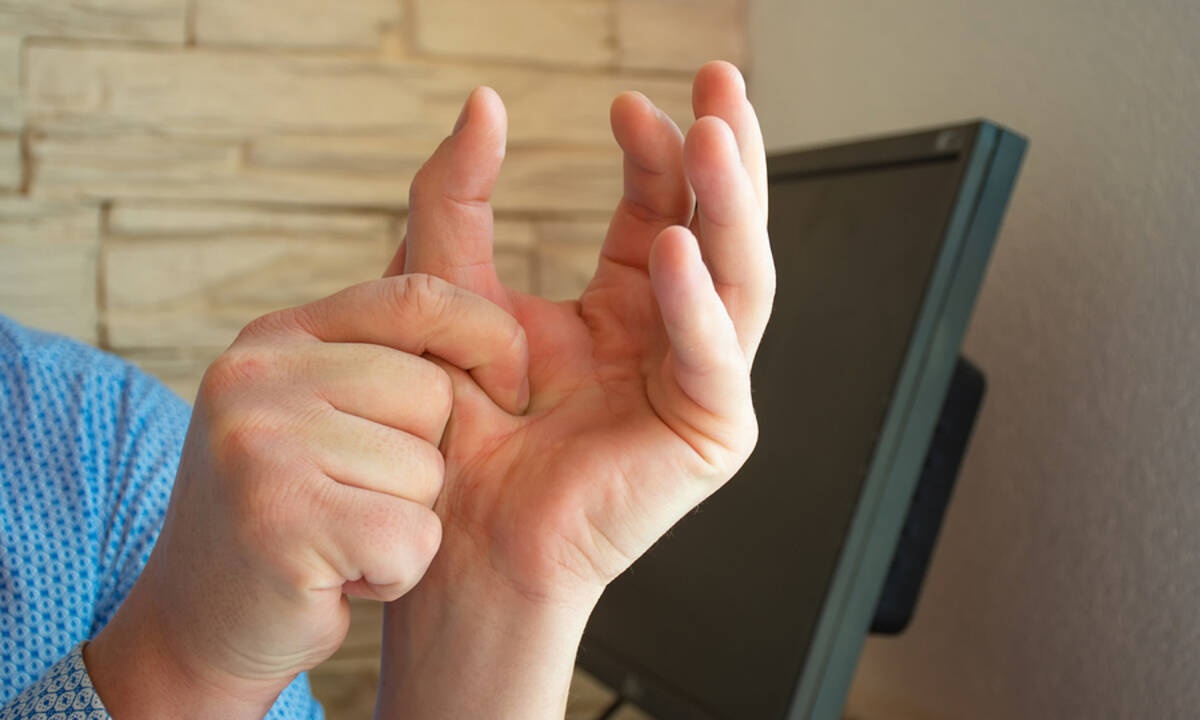 Μυϊκοί σπασμοί: Πού μπορεί να οφείλονται (εικόνες)