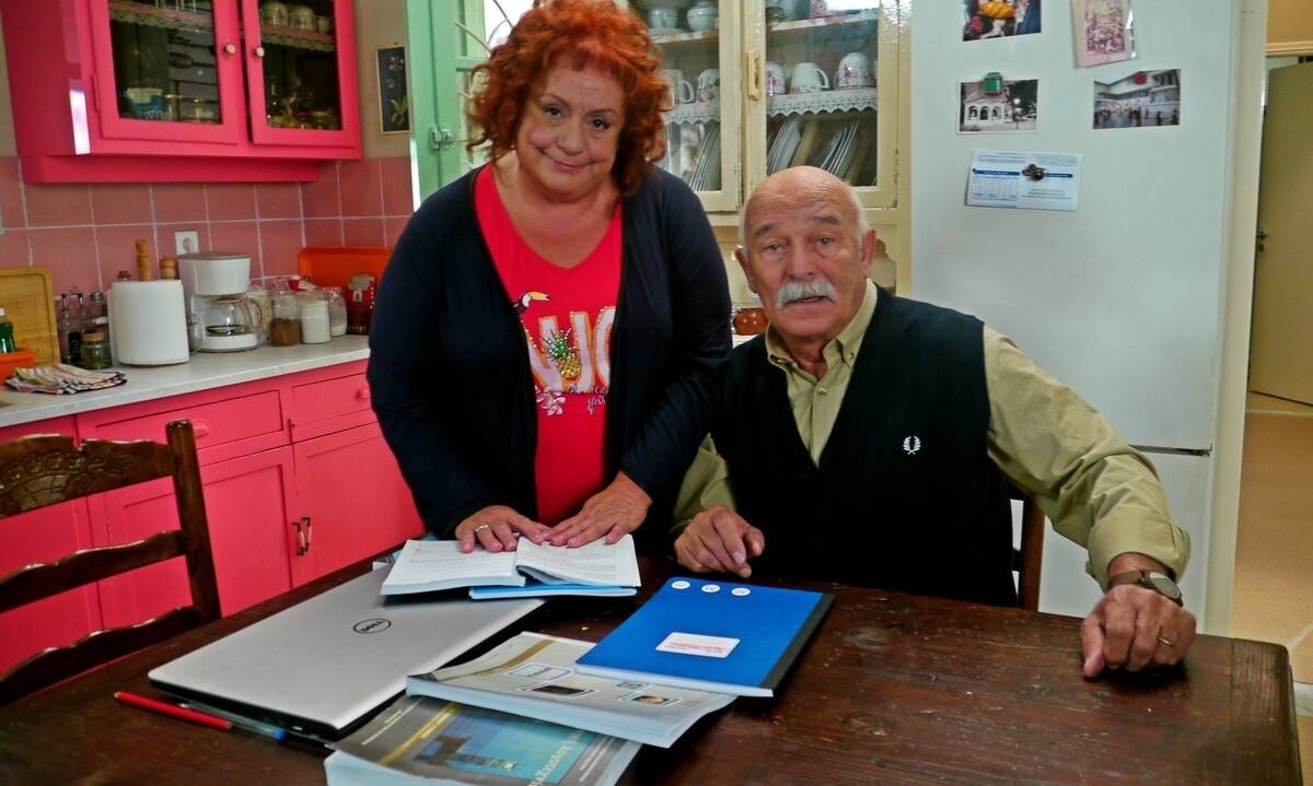 Μην αρχίζεις τη μουρμούρα: Η Βούλα δεν συμπαθεί τη γυναίκα που μπήκε στη ζωή του αδερφού της 