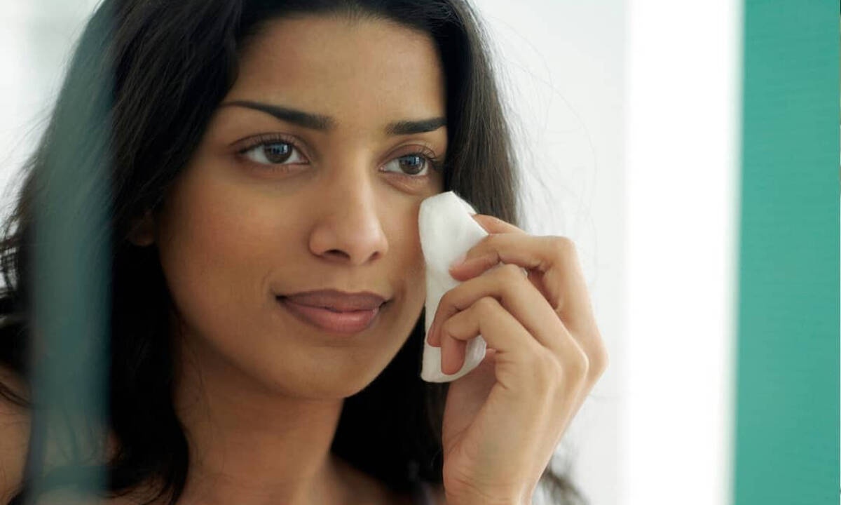 5 πράγματα που σίγουρα δεν ξέρεις για τα μαντηλάκια ντεμακιγιάζ