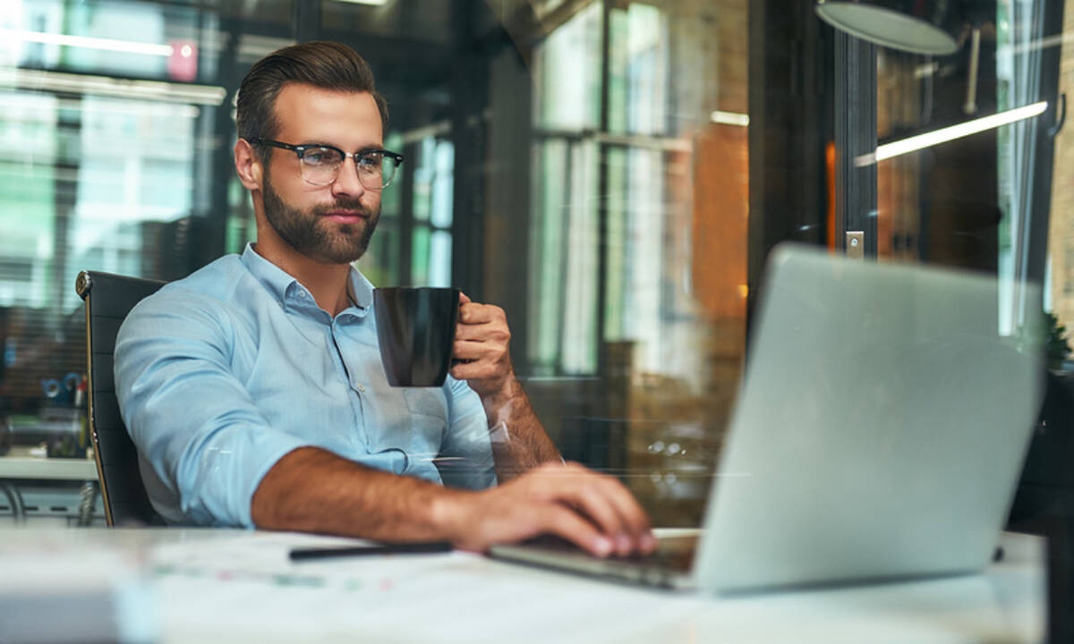 Πρωινός καφές: Πώς επιδρά στη συγκέντρωση, τη μνήμη, τη δημιουργικότητα