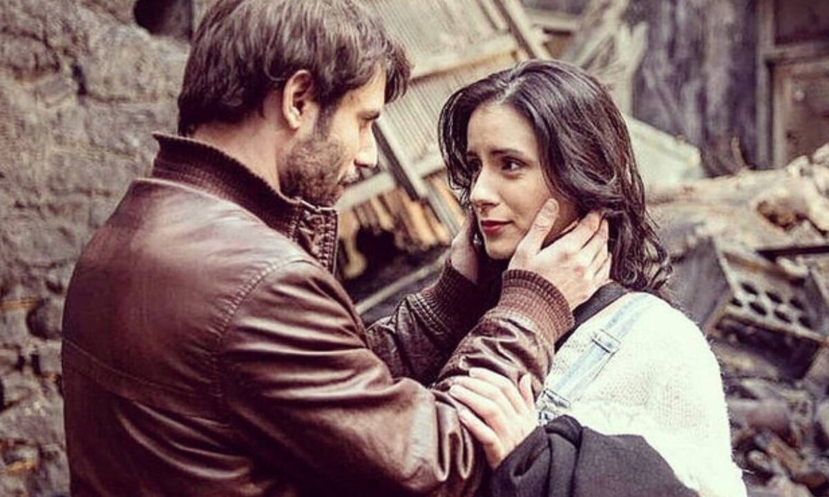 Καφέ της Χαράς: Το πρώτο φιλί της Βάλιας και του Μάνου και τα 13 tweets που το αποθέωσαν