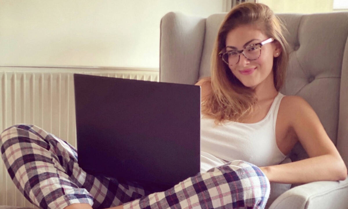 Stay home, stay positive, do it like Queen.gr: Δούλεψε από το σπίτι και προστάτευσε όσους αγαπάς