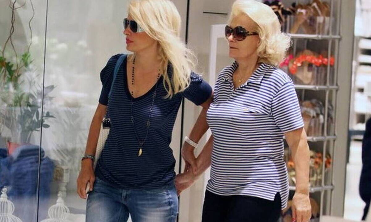 Κορνοϊός: Ελένη Μενεγάκη:  Η ανησυχία της μαμάς της και το ξαφνικό τηλεφώνημα! 