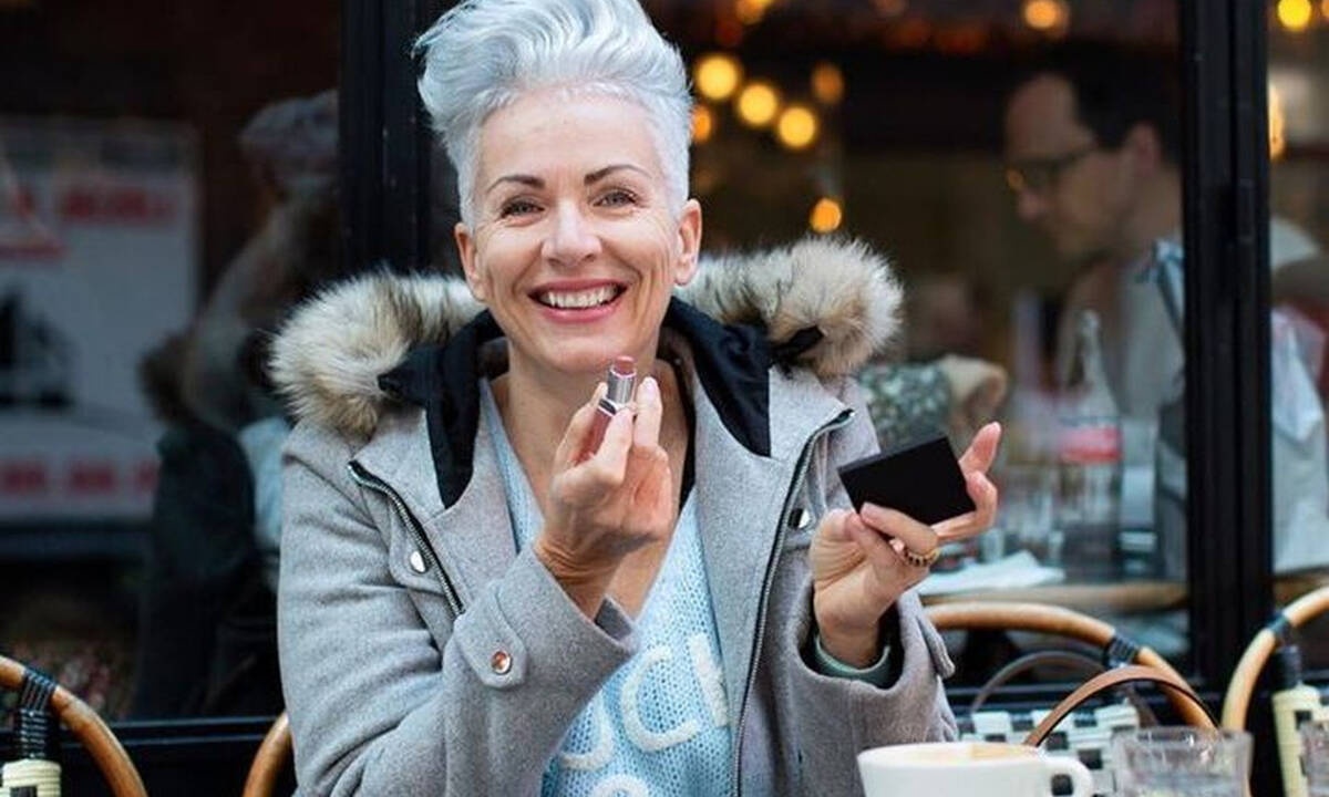 Καταρρίπτουμε τους μεγαλύτερους μύθους για το γκριζάρισμα των μαλλιών