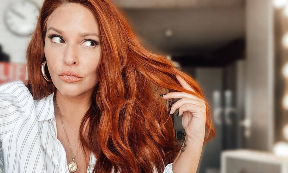 Ok ok! Η Σίσσυ Χρηστίδου ποζάρει με μπούστο και κολάν γυμναστικής και έτσι δεν την έχεις δει ξανά