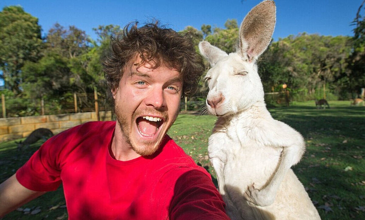 Αυτός ο τύπος βγάζει selfie μόνο με ζώα