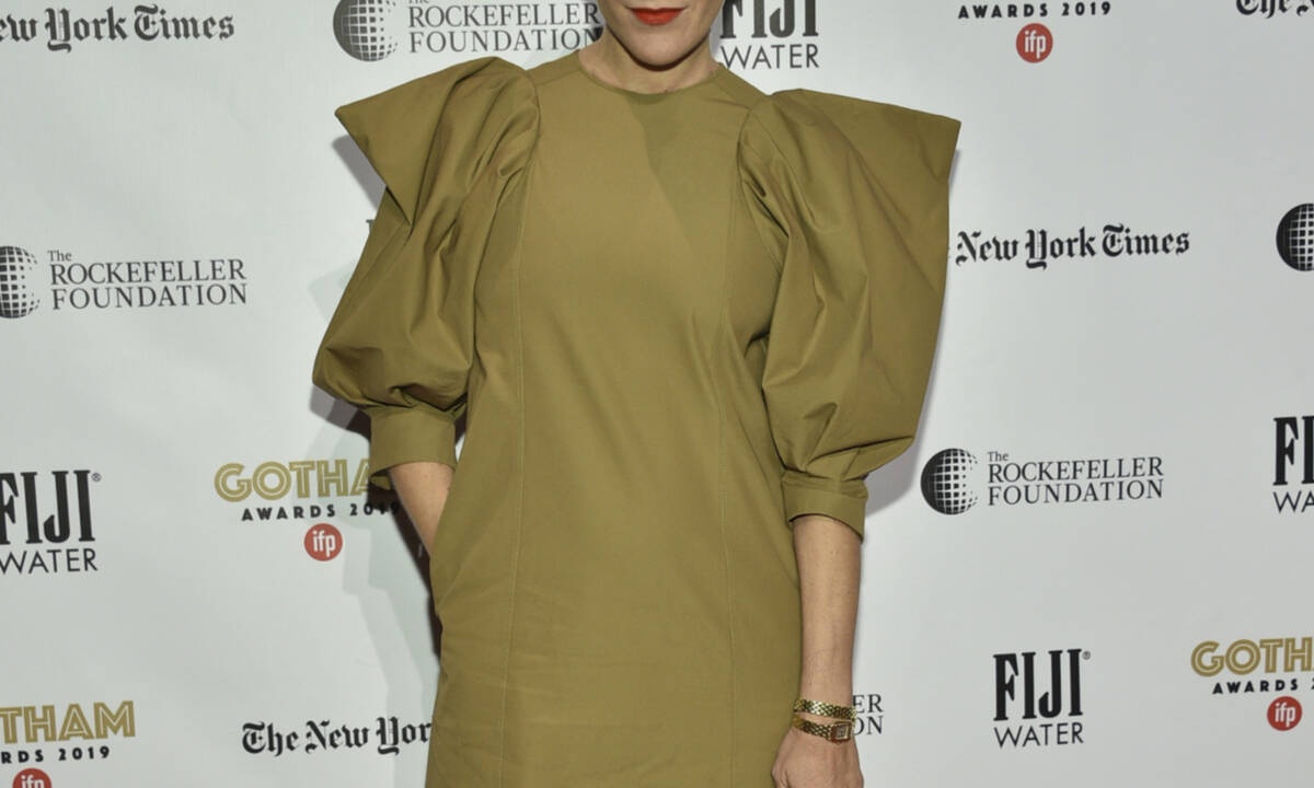 Διάσημη ηθοποιός μάς δείχνει για πρώτη φορά τη φουσκωμένη κοιλίτσα της