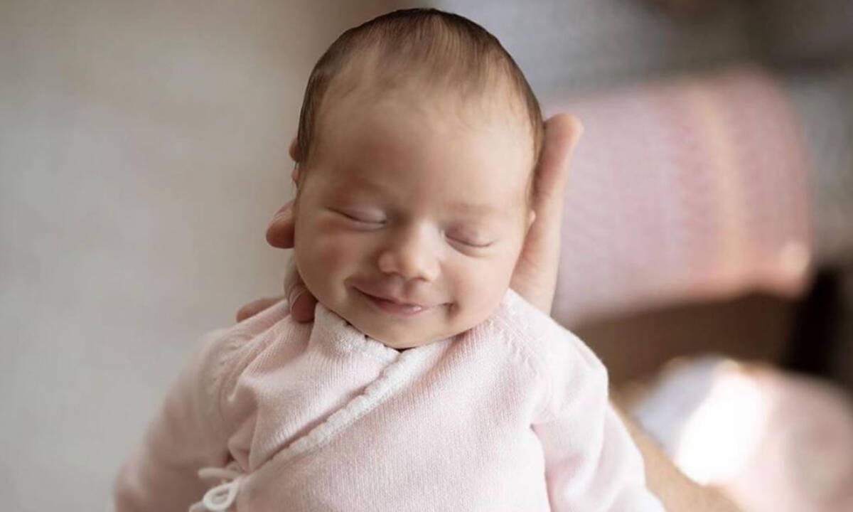 Μωράκια που κοιμούνται χαμογελώντας έριξαν το Instagram (pics)