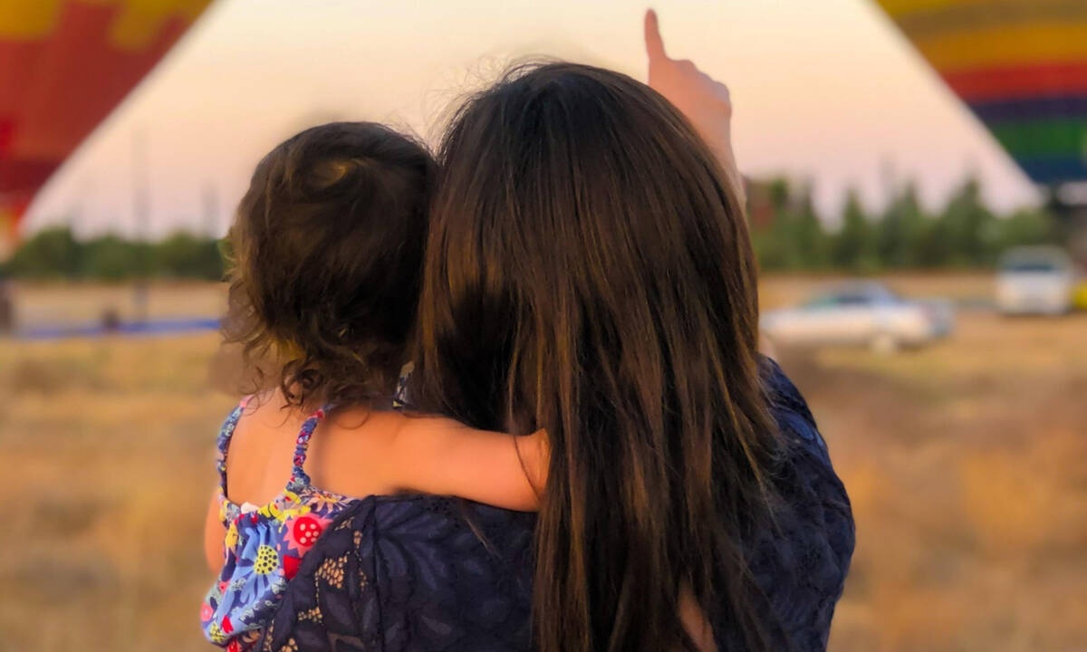 Πώς θα βοηθήσεις το παιδί σου να αντιμετωπίσει το άγχος σύμφωνα με τους ειδικούς