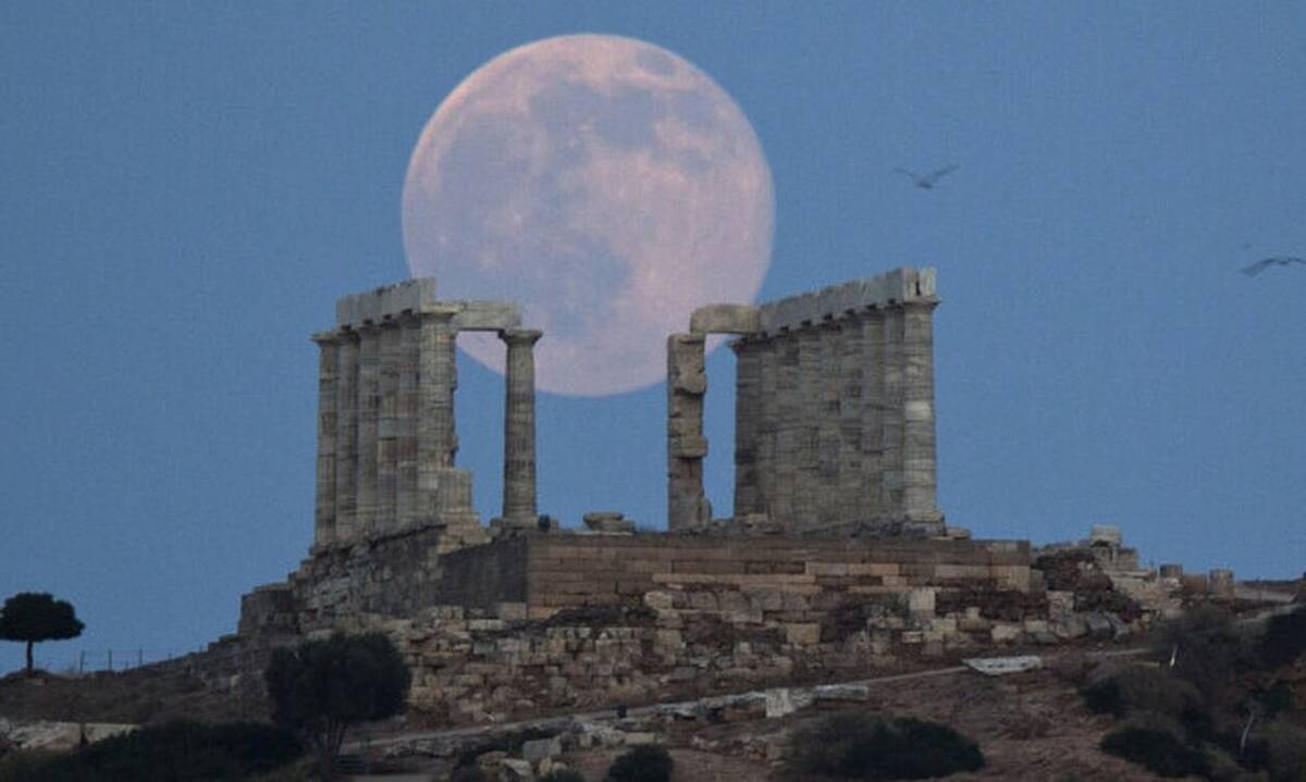 Ροζ Πανσέληνος: Το μοναδικό φαινόμενο που θα συμβεί απόψε- Χρειάζεται μεγάλη προσοχή