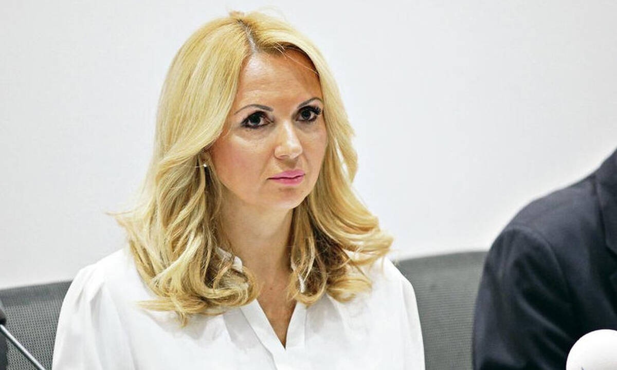 Κορονοϊός: Ο Τσιόδρας της Σερβίας είναι... μοντέλο- Η ξανθιά γιατρός που καθηλώνει