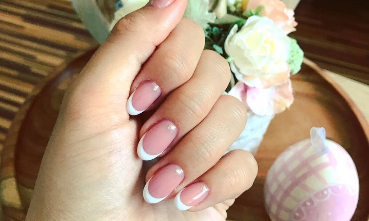 Πώς θα φτιάξεις εύκολα τα νύχια σου στο σπίτι (video)