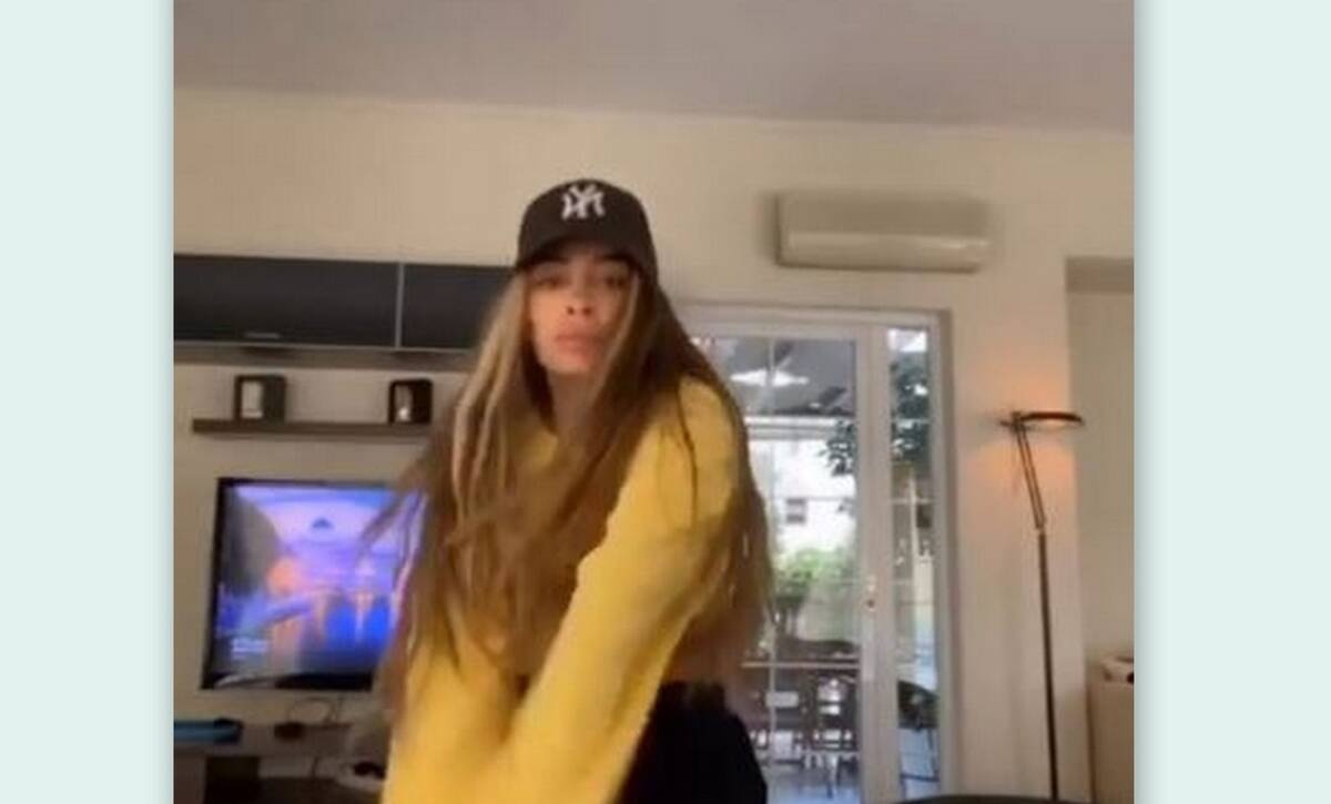 Η Ελένη Φουρέιρα παραδέχεται ότι βαριέται και βρήκε τον τρόπο να περάσει την ώρα της στο σαλόνι της 