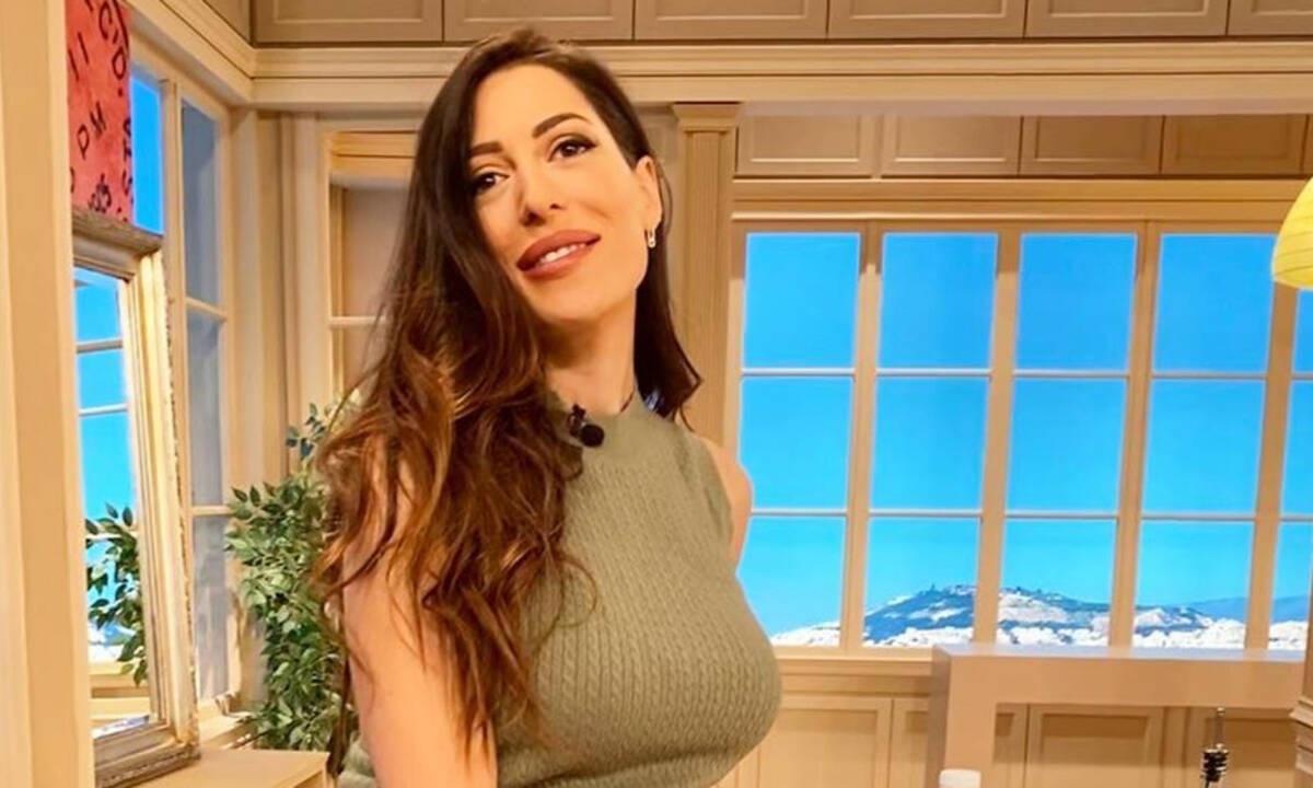 Φλορίντα Πετρουτσέλι: Έφτιαξε το πιο νόστιμο και υγιεινό κέικ χωρίς αλεύρι και αυτή είναι η συνταγή