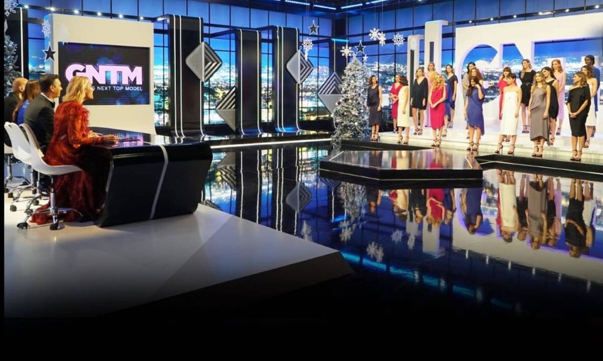 Εχμ, Ok! Η πρώην παίκτρια του GNTM ποζάρει topless και βλέπουμε το κορμί της χωρίς ίχνος ρετούς