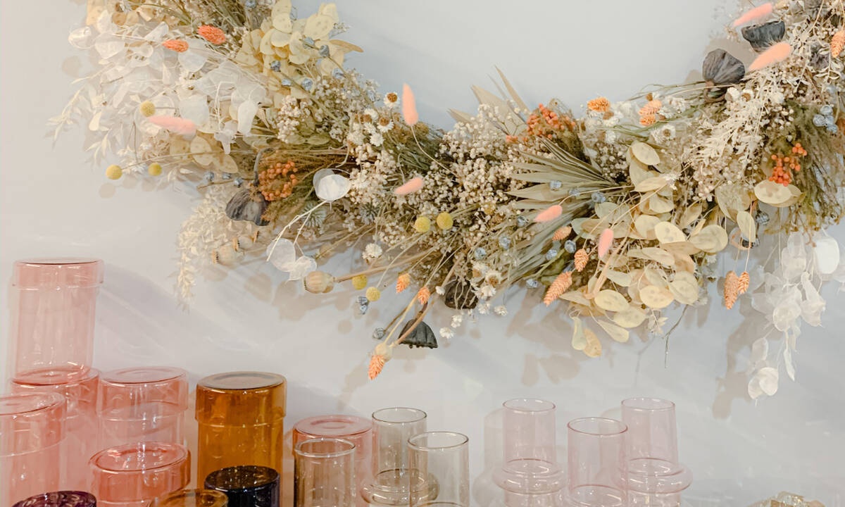 Φτιάξε το πιο εντυπωσιακό μαγιάτικο στεφάνι με 3 απλά υλικά