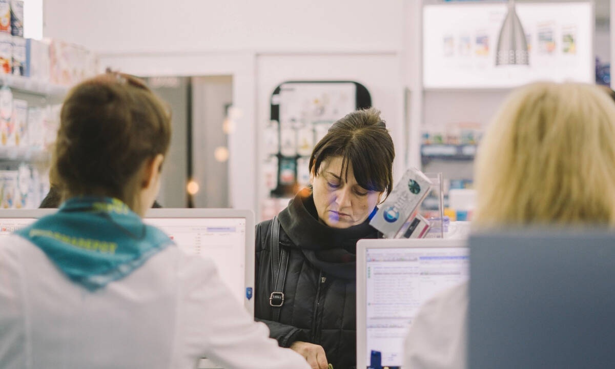 «Μάσκα 19»: Έτσι θα ζητήσεις βοήθεια στο φαρμακείο αν είσαι θύμα ενδοοικογενειακής βίας